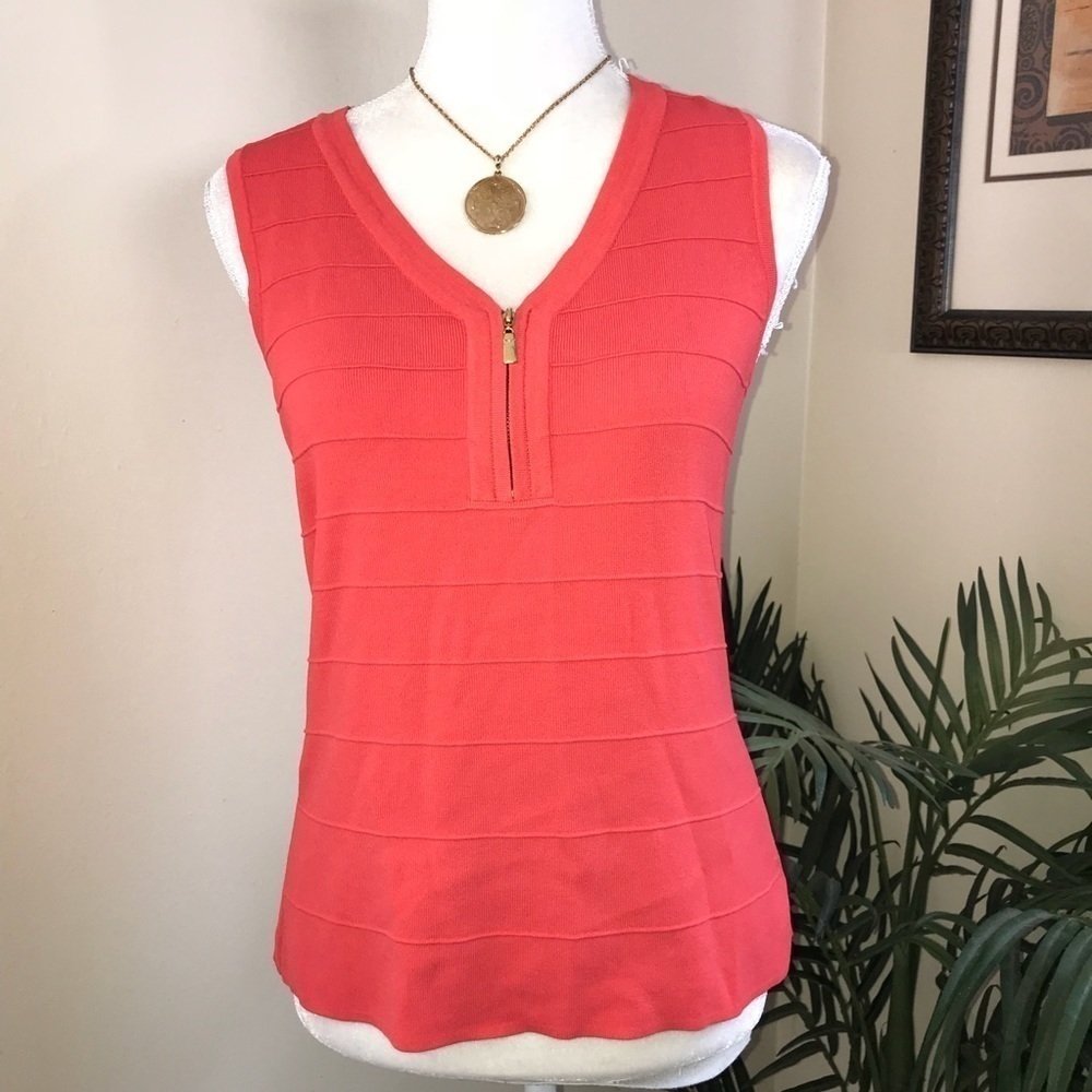 Passport Sleeveless Stretch Knit Zip Front Top M*